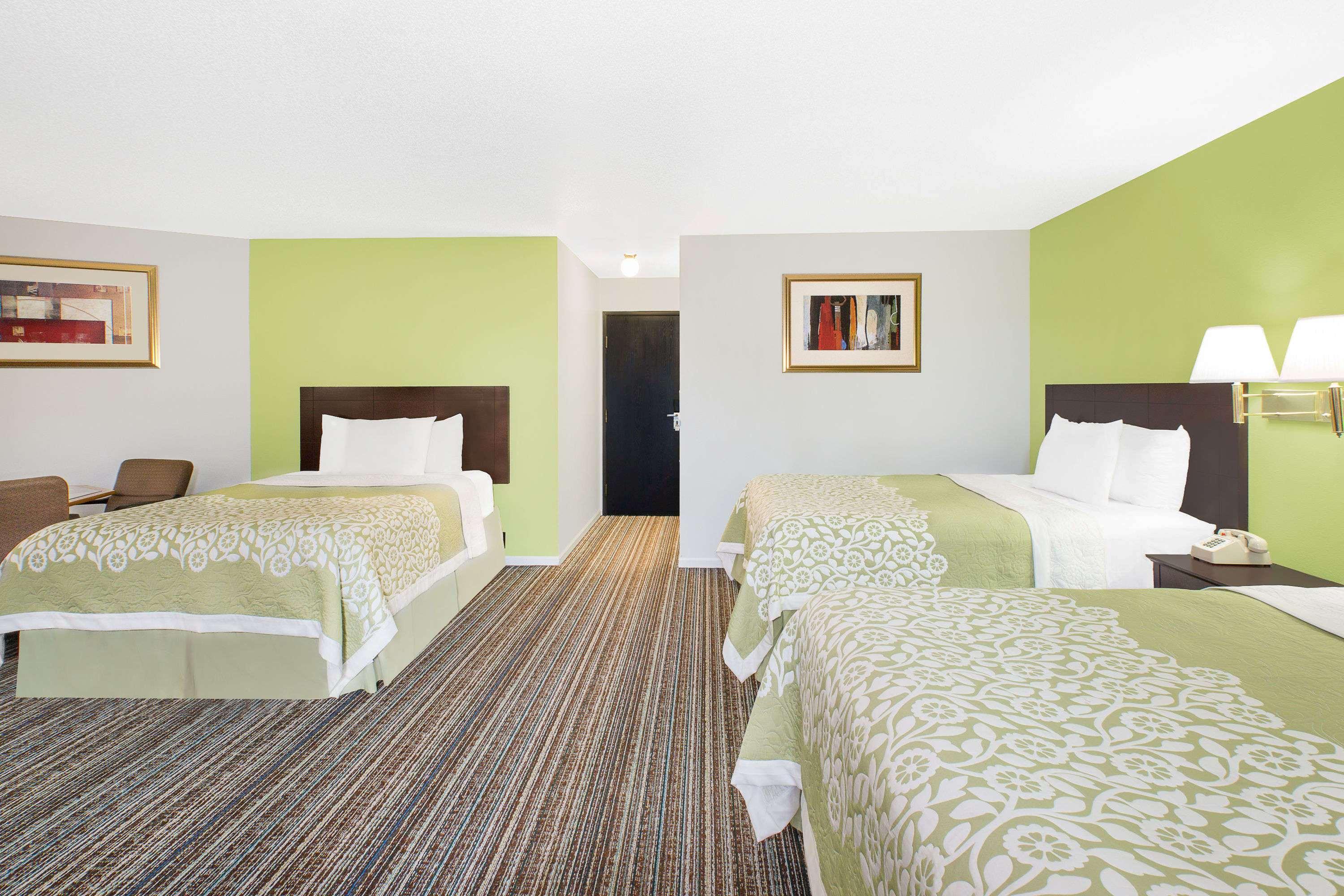 Days Inn By Wyndham York Exteriör bild