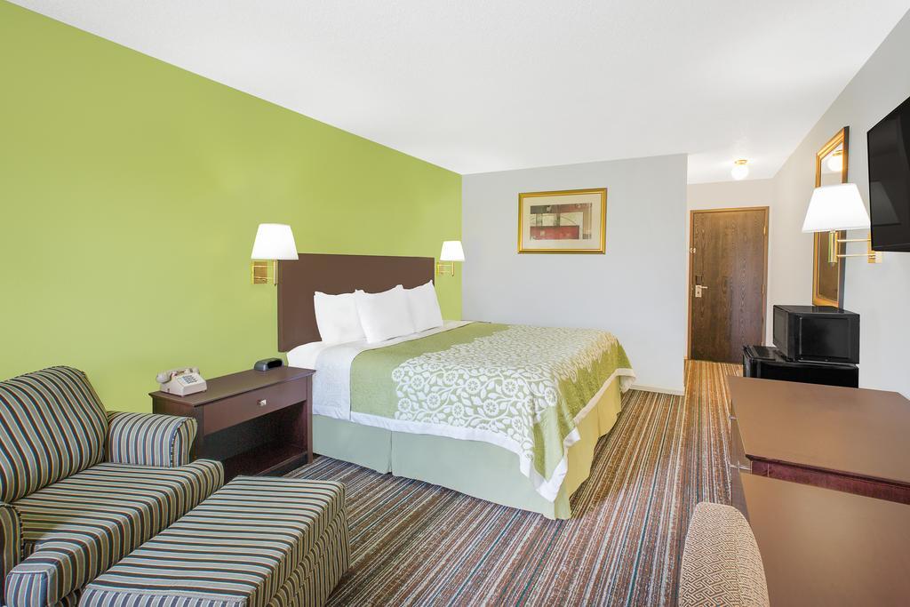 Days Inn By Wyndham York Exteriör bild