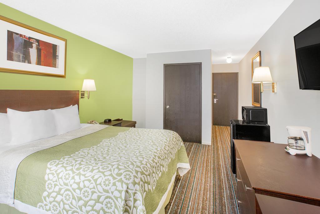 Days Inn By Wyndham York Exteriör bild